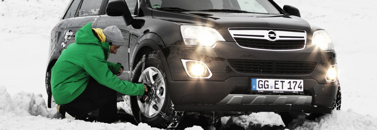 Thule Snow Chains Lifestyle 2 1 3